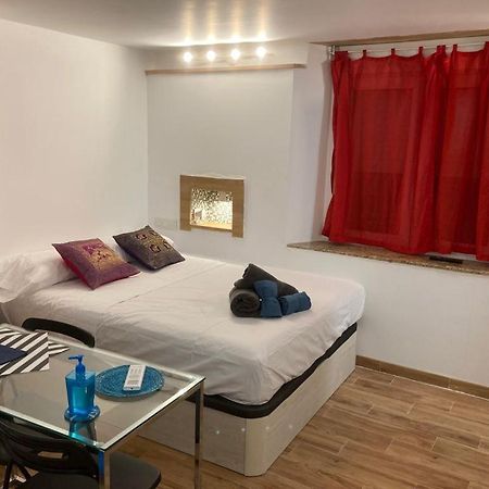 Malaguena Salerosa "Apartamento - Estudio Con Terraza" En Casa Tipica De 1 A 4 Dormitorios 말라가 외부 사진