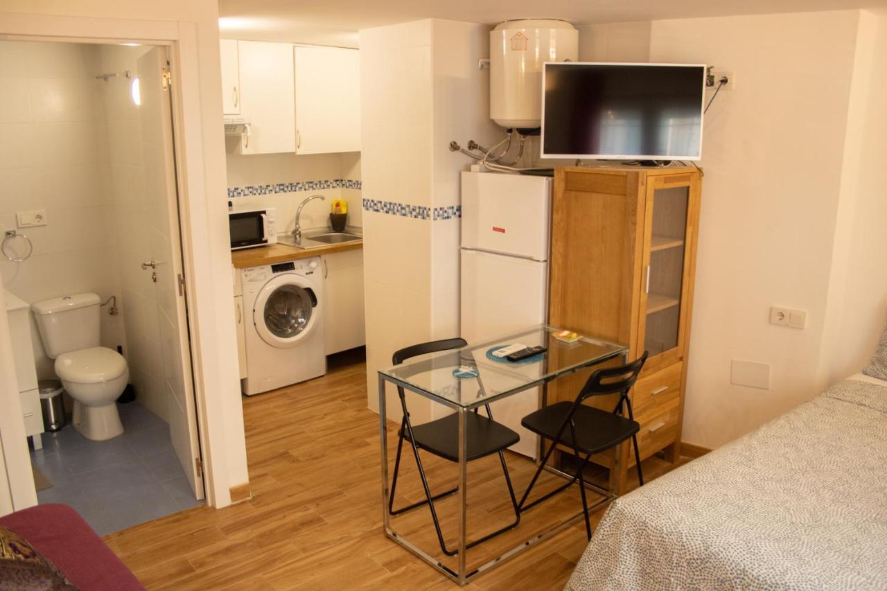 Malaguena Salerosa "Apartamento - Estudio Con Terraza" En Casa Tipica De 1 A 4 Dormitorios 말라가 외부 사진