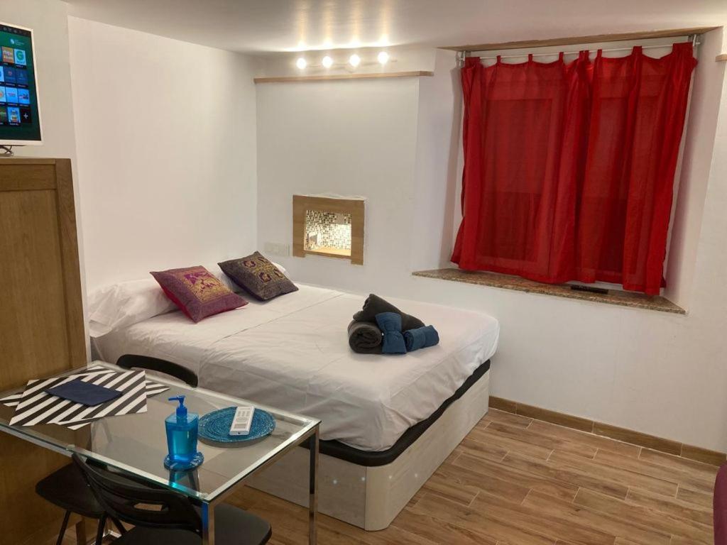 Malaguena Salerosa "Apartamento - Estudio Con Terraza" En Casa Tipica De 1 A 4 Dormitorios 말라가 외부 사진